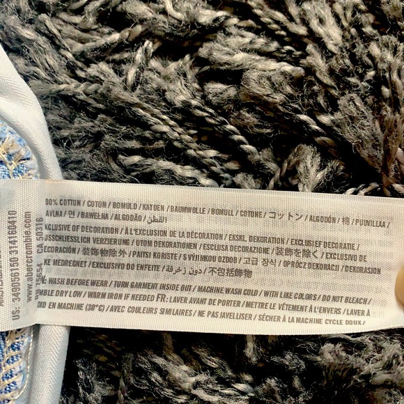 Hollister distressed jean shorts - Picture 5 of 12